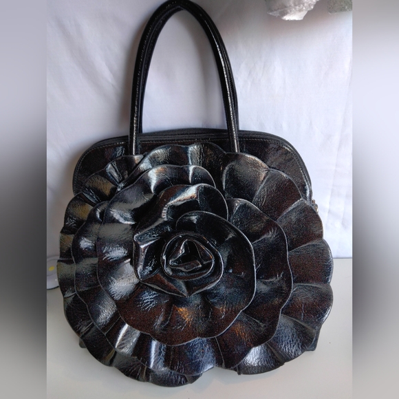 Elegant Black Floral Handbag - Picture 4 of 6